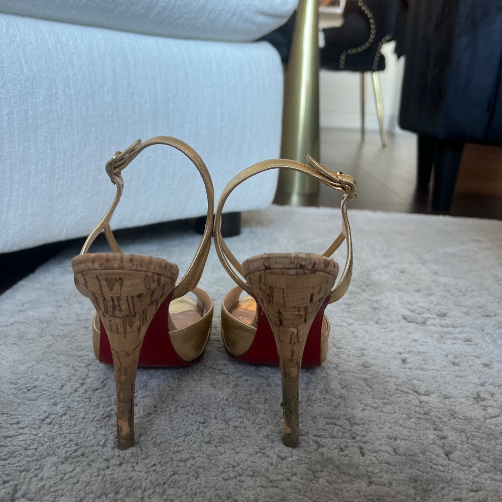 Christian Louboutin - Picture 3 of 7